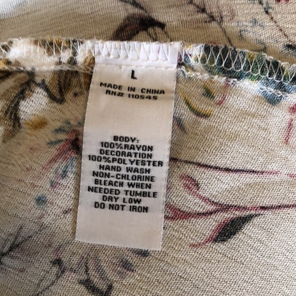 Beautiful White and Floral Eyelet Trim Tunic Top - Large - Picture 9 of 9